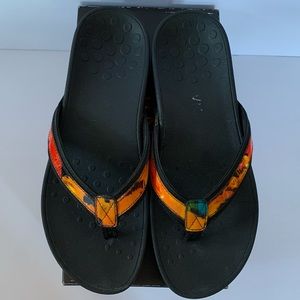 Woman’s Vionic Pacific Hightide Black/Floral 9